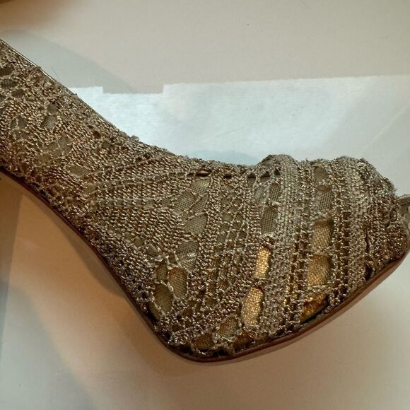Stunning Dolce & Gabbana Metallic Gold Fabric Peep Toe Pump - Picture 4 of 11